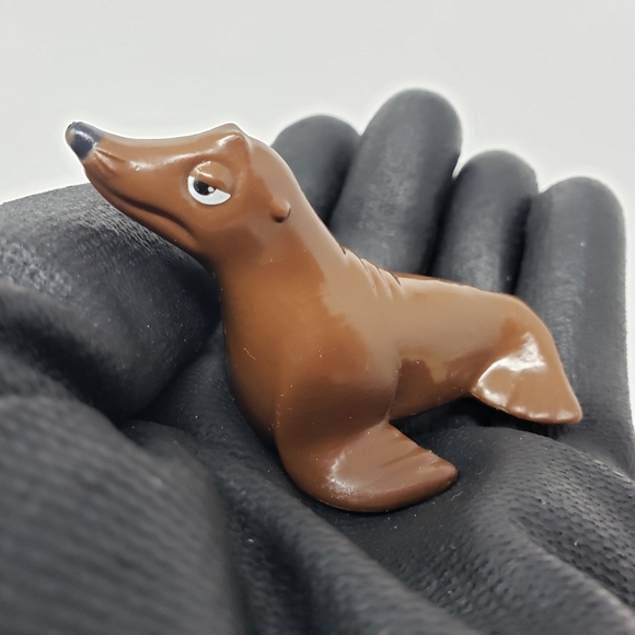 Disney Finding Dory Sea Lion Rudder Toy Figure - Picture 3 of 13